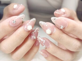 リラネイルサロンの写真/繊細な手描きアートやトレンドネイルもお任せ★持ち込み/長さ出しも◎丁寧な接客&技術力に口コミ高評価♪