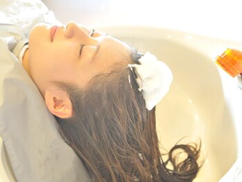 ラ ピエスの写真/《銀座駅徒歩1分》凝り固まった頭皮をじっくりほぐし、皮脂汚れもスッキリ解消!プロのケアで血流改善効果◎