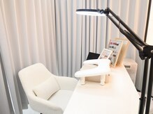 Nail&Care LUMET【ネイル&ケア ルメ】の雰囲気(仕切りがあり半個室空間で落ち着いて施術を受けられます♪)