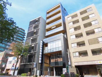 ナナイロサロン フクオカ(NaNairoサロン Fukuoka)/新築ビルです