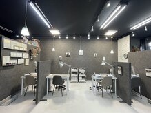 ユンネイル(YunNail)の雰囲気（広々とした店内♪フットはリクライニングチェアなので寛げます☆）