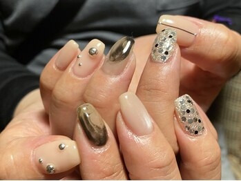 カーティシーネイルズ(curtisii NAILS)の写真/環境に縛られず、自分の感性でネイルを楽しみたい大人女性へ。暦10年以上のネイリストが寄り添う
