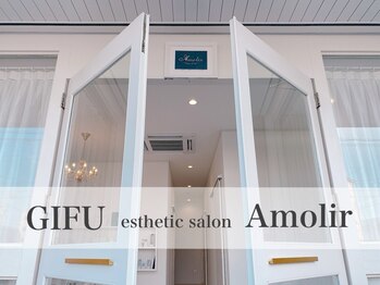 アモリール(Amolir)/白い扉が目印です