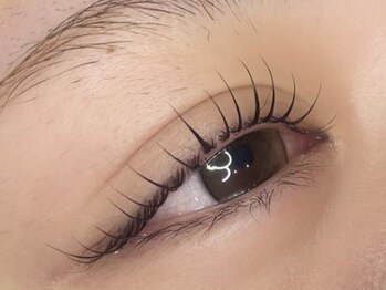ラリス(Ralis)の写真/完全個室の落ち着く空間でリラックス◎【初回まつげパーマ¥3980★】パッと華やぐ垢抜けた目元に導きます♪
