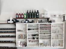 アイサイスタイル(Aisai Style)の雰囲気（白で統一された店内）