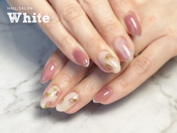 ホワイト(White)の写真/【カラーやデザインが豊富】主婦の方やオフィス向きな肌馴染みの良いカラーを多数ご用意！