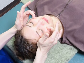 すずき鍼灸院の写真/美容鍼＋マッサージ/整体でお顔やお身体を整える!顔全体に電気を流す美容鍼でエイジングケア◎