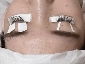 エーワイラッシュ 藤沢店(AYLASH)/左：従来サロン　右：当サロン