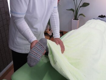 済生整体院/ふくらはぎの施術