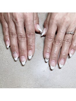 ラグネル(Luxnal)/フレンチネイル