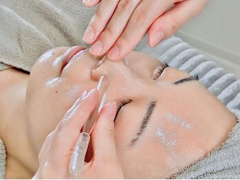 ルミエール パークサイド(L’MIERE parkside)の写真/【角栓を優しくしっかり吸引】特殊な乳化技術でとろける毛穴◎吸引で丁寧に毛穴の中からすべすべな美素肌に