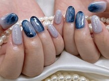 ハニービービー(Honey Bee Bee)/ダークブルーニュアンスネイル