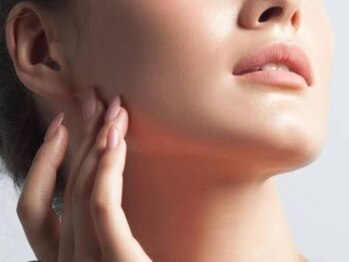 セレニテ(Serenite)の写真/【その季節外れの脂っぽさは乾燥が原因かも】小じわが気になる/ファンデが溜まる/30代～のお肌悩みを改善◎