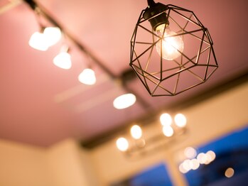 セレッソ(cerezo)/ラグジュアリーな照明の入り口