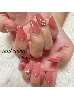 ネイルサロンcherieの写真/働く女性やママに人気!シンプル×上品なワンポイントで、指先から日常を彩る大人可愛いデザインをご提案◎