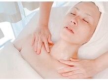 サロンドゥマルベニー(SALON de MARBENY)の雰囲気（デコルテマッサージでコリをほぐして 小顔で透明感のある素肌に）
