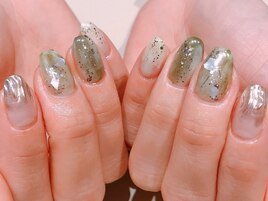 カーキ×シェル