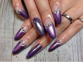 ラウト デコレーションアンドネイルサロン(Lauto Decoration&Nail Salon)/パープルミラーネイル