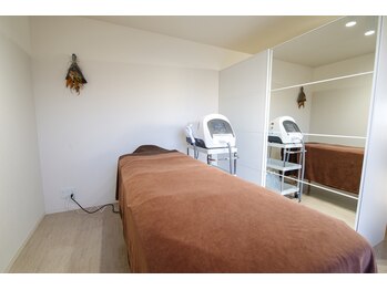 リム(LIM)/《白を基調とした爽やかさ》