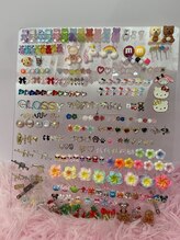 グロッシー ネイル(glossy nails)/豊富なパーツあり◎