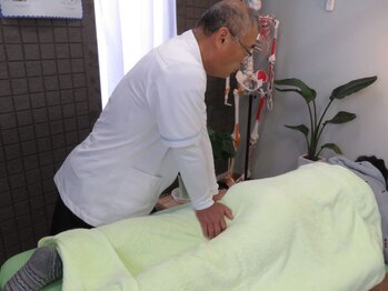 済生整体院/太ももの施術