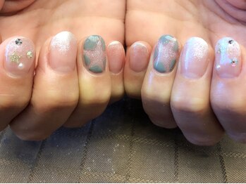 プラハネイル(+HER 美甲)/くり抜きスター