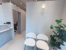 ラシーズ 南草津店(La SHE's)の雰囲気（落ち着いたオシャレでかわいい店内♪メイク直しも出来ます☆）