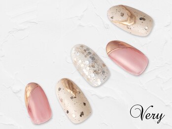 ヴェリー 六本木ヒルズ店(Very)/ゴールド×赤でキラキラネイル