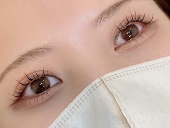 フェリチカ(Felichika)の写真/歴12年の凄腕による施術で理想の目元へ☆駅チカで仕事終わりにも◎エクステorパーマ×アイブロウセットもOK