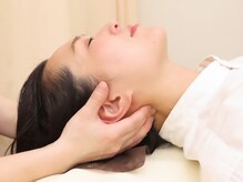 琴似女性の治療院の雰囲気(お一人お一人の首やお顔の骨格の状態も確認していきます。)