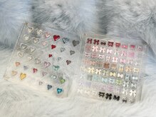 エイトムーン(8moon)の雰囲気（豊富なビジューパーツ）