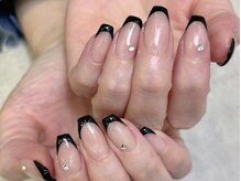 黒フレンチネイル