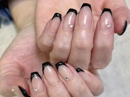 黒フレンチネイル
