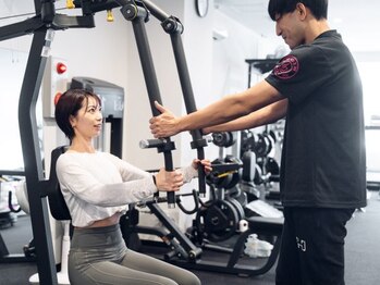 アンジン パーソナル トレーニング(ANGIN PERSONAL TRAINING)の写真/麻生駅から徒歩1分!ペア利用でお得に効率的に☆コロナ疲れ・在宅勤務疲れも吹っ飛ばせ◎好立地で通いやすい