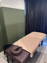 ［肩こり/腰痛/骨盤矯正/自律神経の不調/不眠］梅田整体院 ATERA【アテラ】/施術スペース