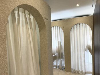 アリューミー 南青山店(Allu.Me)の写真/－Allu.Me－まだ知らない自分に出会える。ハイセンス×ハイクオリティの施術で周囲と差のつく目元へ
