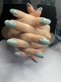 幻想的な輝きオーロラネイル