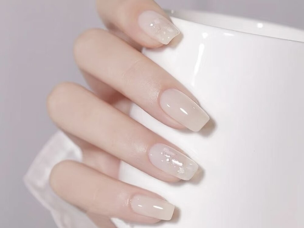 2026年冬トレンド】ホワイト ワンカラー ハンドのネイルデザイン集
