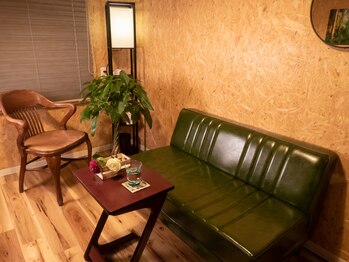 頭のマッサージ屋さん 神楽坂/カウンセリングソファー