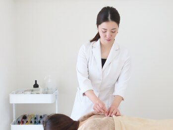 ヒトハリ 福岡薬院店(HITOHARI)/背中の鍼