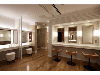 エスティービューティーサロン 丸の内店/【パウダールーム】