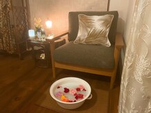 ゆったりくつろげるフットバススペース♪♪生花で癒されスタート