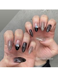 透け感ブラック×フラワーネイル