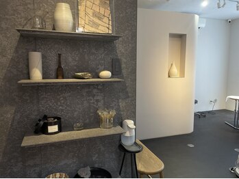 ドロウラピリィ トカ(DLAW Lapilie/toka)/サロン雰囲気1