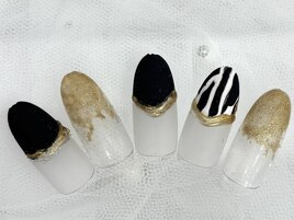 ゼブラ柄ネイル