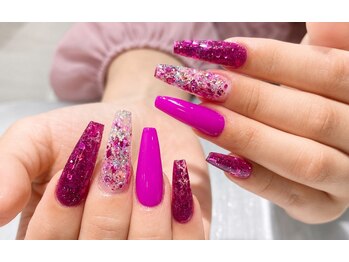 グローネイルズ(Glow Nails)の写真/【コスパ最強！！！】トレンドデザインから、イベント・個性派デザインまで自由自在★持ち込みアートもOK◎