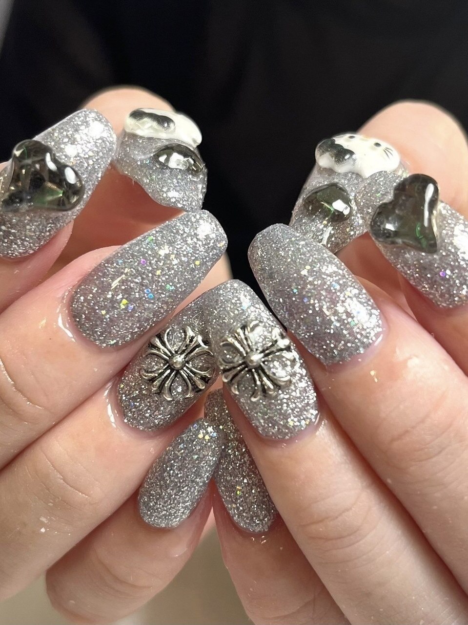 2025年-2026年冬トレンド】クロム ハンドのネイルデザイン集｜人気順