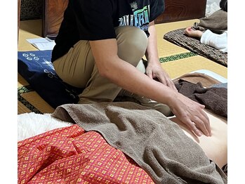 トークセン ビハーラ/チネイザン(タイ式腸もみ)