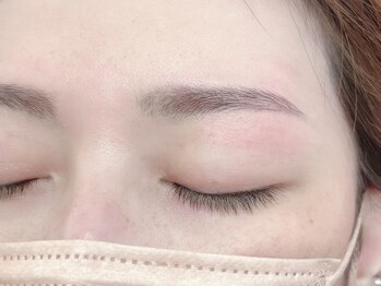 エンヴィバイコスメーア(Envy by Cosmea)/眉Waxで平行眉