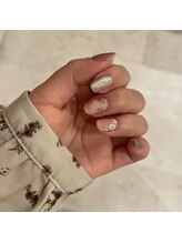 フィオーレ(fiore)/手描き桜ネイル　薄葉